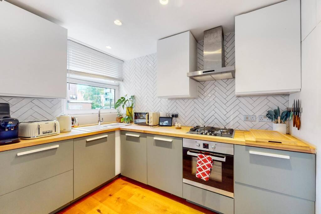 Charming 2-Bedroom Maisonette With Private Garden London Bagian luar foto